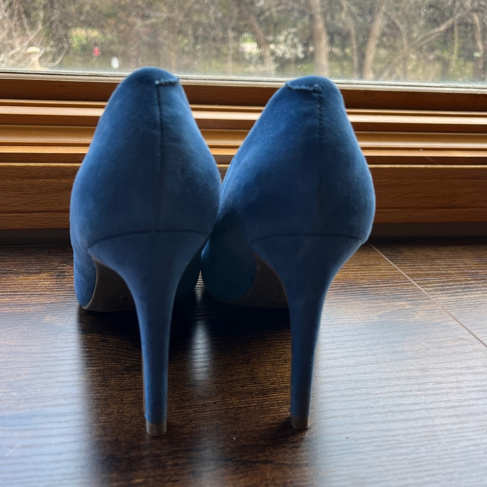 Blue Pumps - Picture 2 of 3